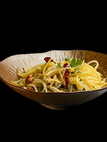 Картофельная соломка с арахисом