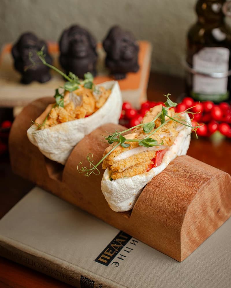 Паноццо с курицей гриль