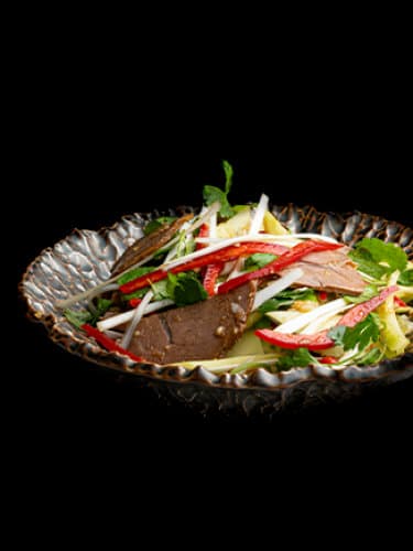 Салат с говядиной и огурцами